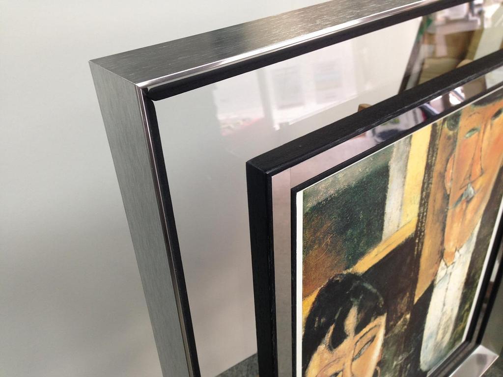 cadre-contemporain-aluminium-avec-fond-plexi-sur-mesure-rennes-rennes